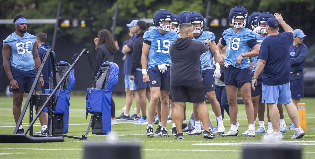 North Carolina offensive coordinator Freddie Kitchens huddles with tight ends Jaiden Patterson (18) and Jake Johnson (19) during the Tar Heels’ practice on Saturday, August 2, 2025 in Chapel Hill, N.C.