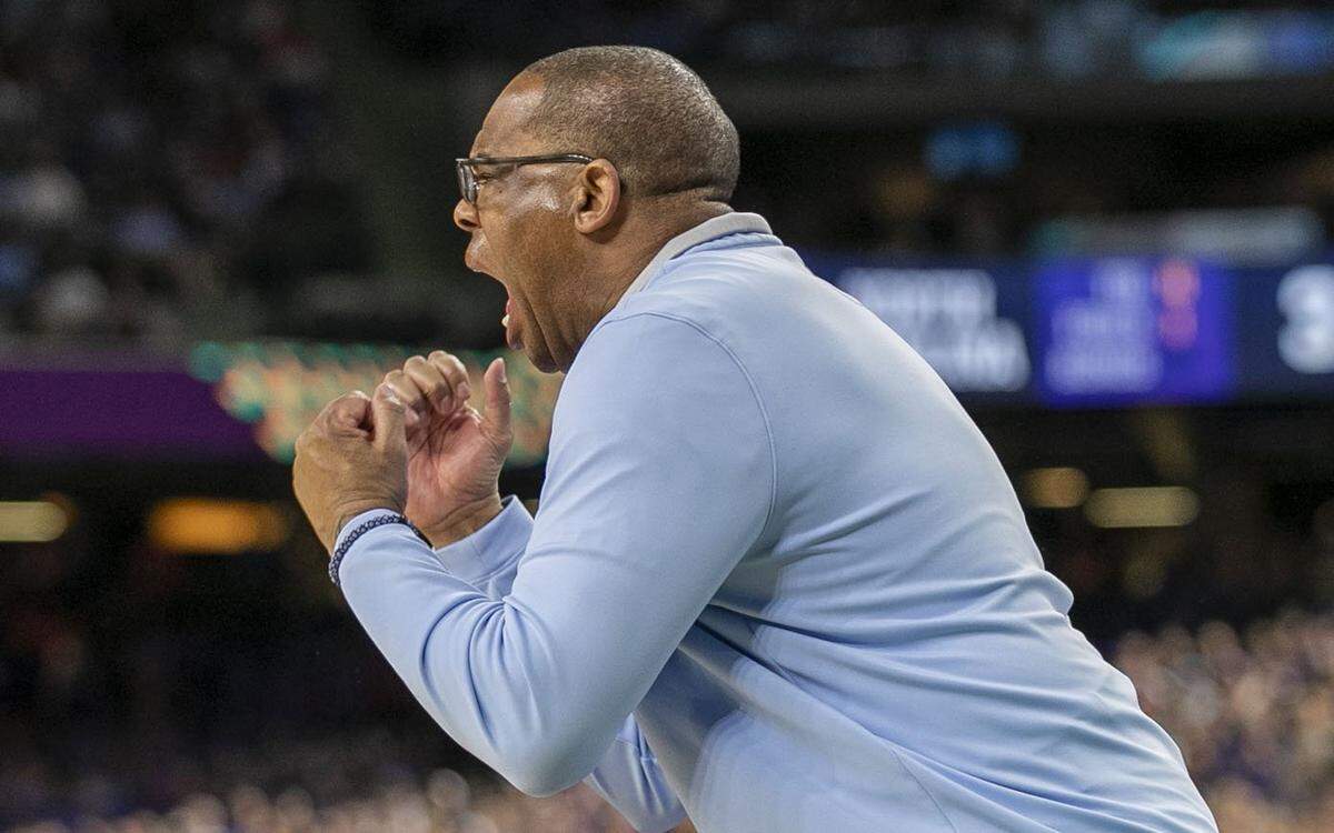 North Carolina head coach Hubert Davis encourages his players on defense in the first half against Kansas during the NCAA Championship game on Monday, April 4, 2022 at Caesars Superdome in New Orleans, La.