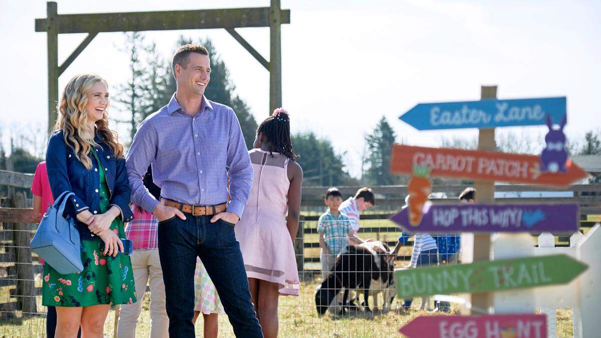 Fiona Gubelmann, left, and Brendan Penny in the Hallmark Spring Fever movie “Easter Under Wraps.”