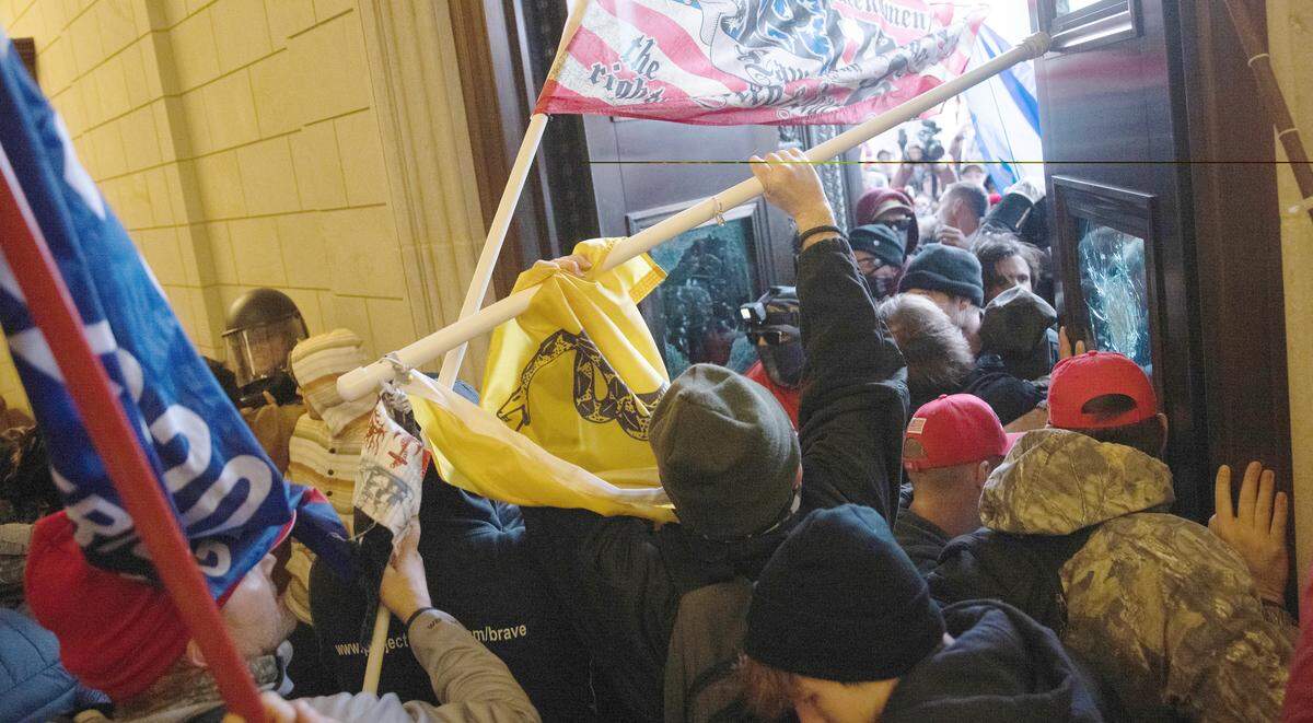A pro-Trump mob breaks into the U.S. Capitol on January 6, 2021 in Washington, DC. 