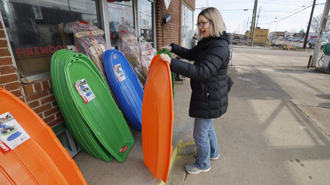 Snowy weekend winter storm forecast sends NC residents scrambling to resupply