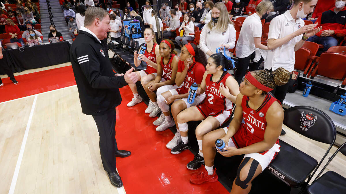 N.C. State head coach Wes Moore talks with the starters, from left, Elissa Cunane (33), Kayla Jones (25), Jakia Brown-Turner (11), Raina Perez (2) and Kai Crutchfield (3) before the Wolfpack’s game against Syracuse at Reynolds Coliseum in Raleigh, N.C., Sunday, Feb. 20, 2022.