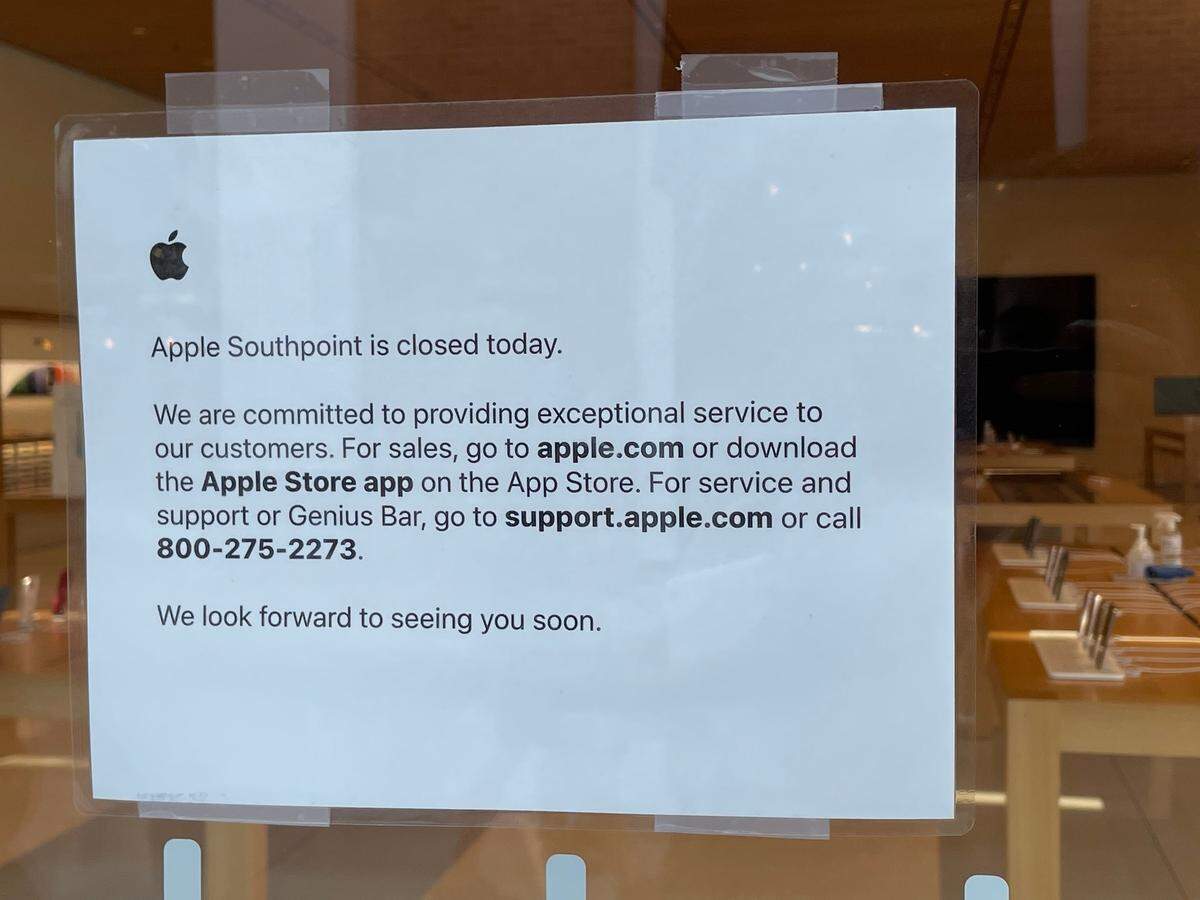 A sign posted on the door of the Apple store at the Streets at Southpoint Mall in Durham, N.C., on Dec. 28, 2021.