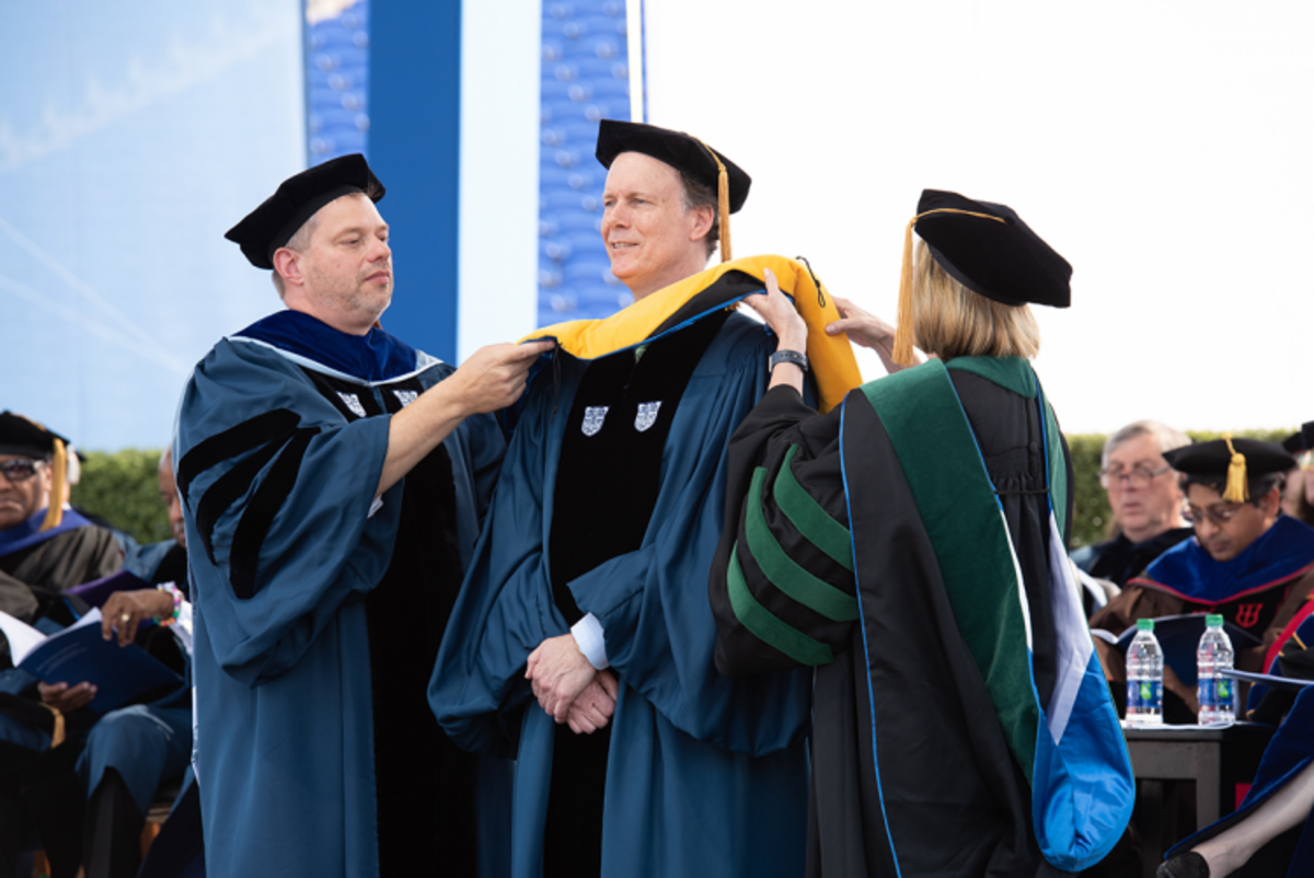 Dr. William Kaelin, who received a Duke honorary degree in 2018, won the 2019 Nobel Prize for Medicine with two other scientists.