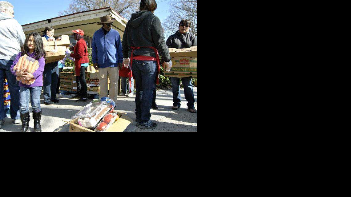 Knightdale nonprofit feeds hundreds each week, donates books
