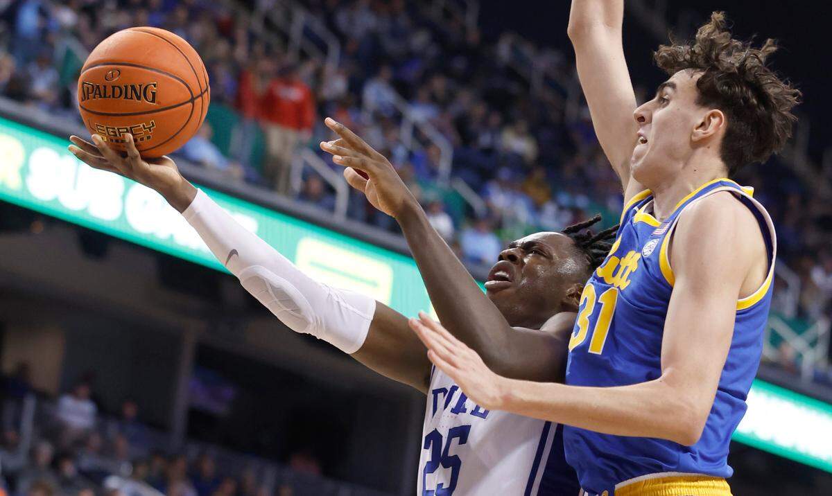 Duke’s Mark Mitchell (25) shoots as Pittsburgh’s Jorge Diaz Graham (31) defends during the second half of Duke’s 96-69 victory over Pitt in the quarterfinals of the ACC Men’s Basketball Tournament in Greensboro, N.C., Thursday, March 9, 2023.