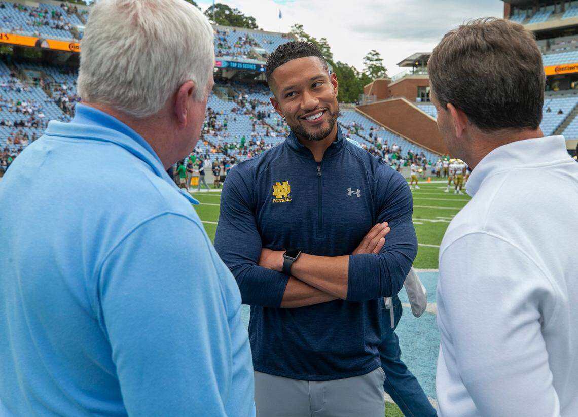 Notre Dame head coach Marcus Freeman talks with North Carolina coach Mack Brown and North Carolina defensive coach Gene Chizik prior to their game on Saturday, September 24, 2022 at Kenan Stadium in Chapel Hill, N.C.