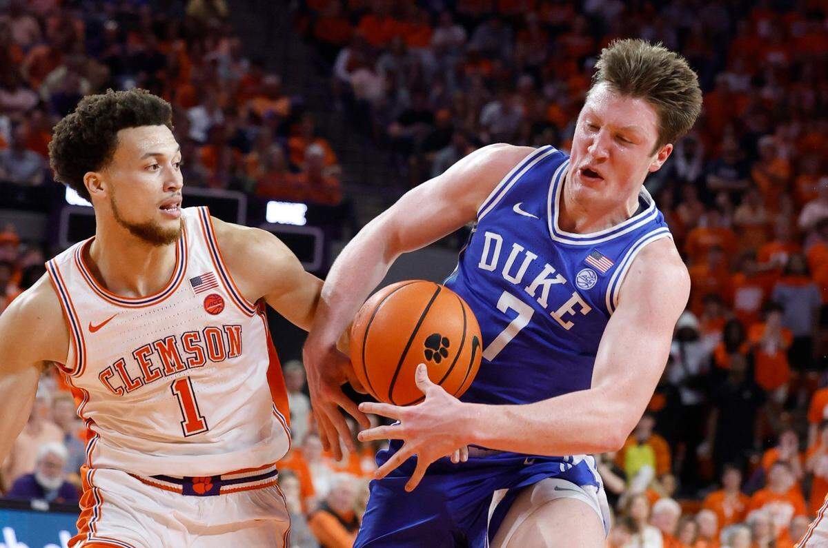 Duke’s Kon Knueppel (7) keeps control of the ball as he drives by Clemson’s Chase Hunter (1) during the first half of Duke’s game against Clemson at Littlejohn Coliseum in Clemson, S.C., Saturday, Feb. 8, 2025.