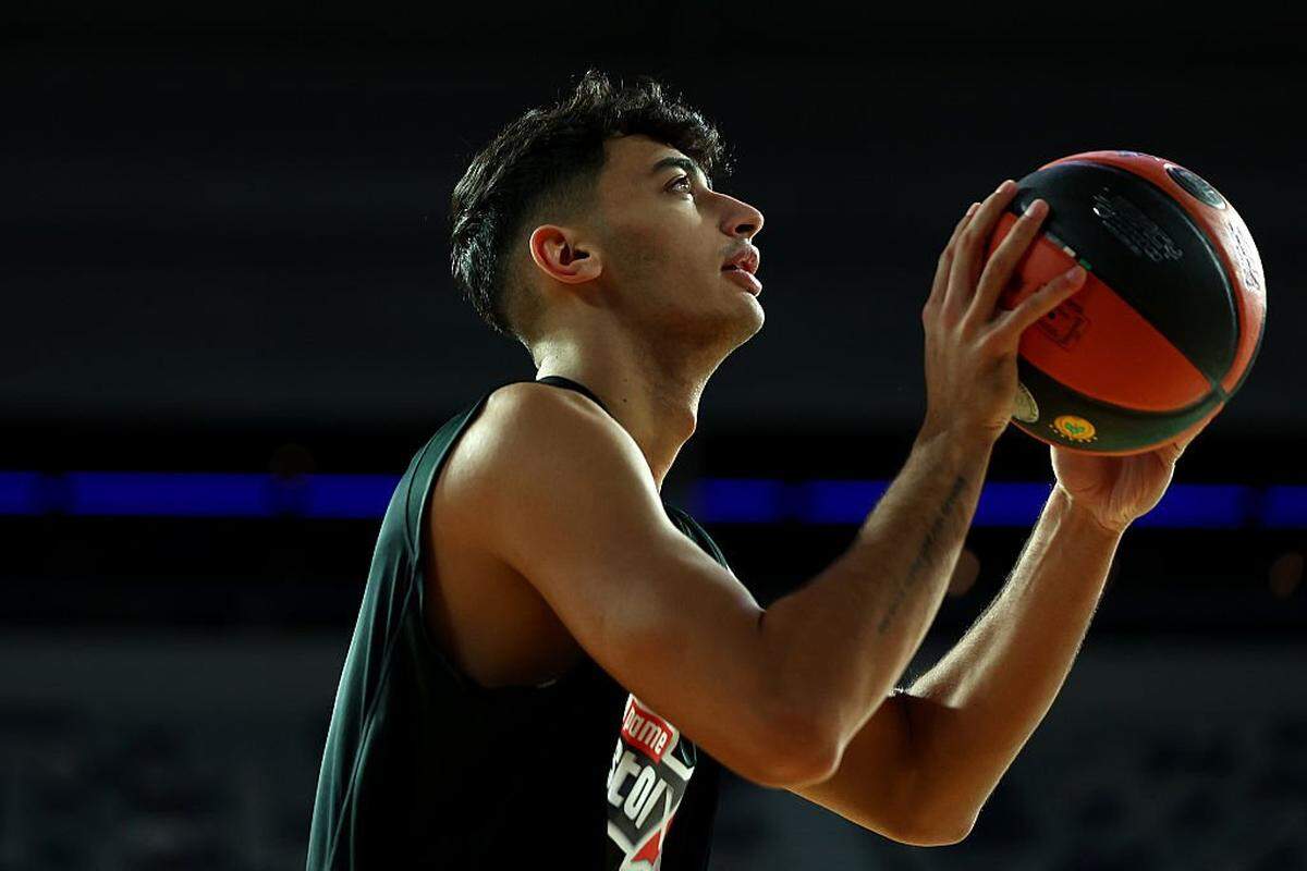 MELBOURNE, AUSTRALIA - SEPTEMBER 18: Alexandros Samodurov of Panathinaikos BC AKTOR warms up ahead of the match between Panathinaikos BC AKTOR and KK Partizan at John Cain Arena on September 18, 2025 in Melbourne, Australia. (Photo by Graham Denholm/Getty Images)