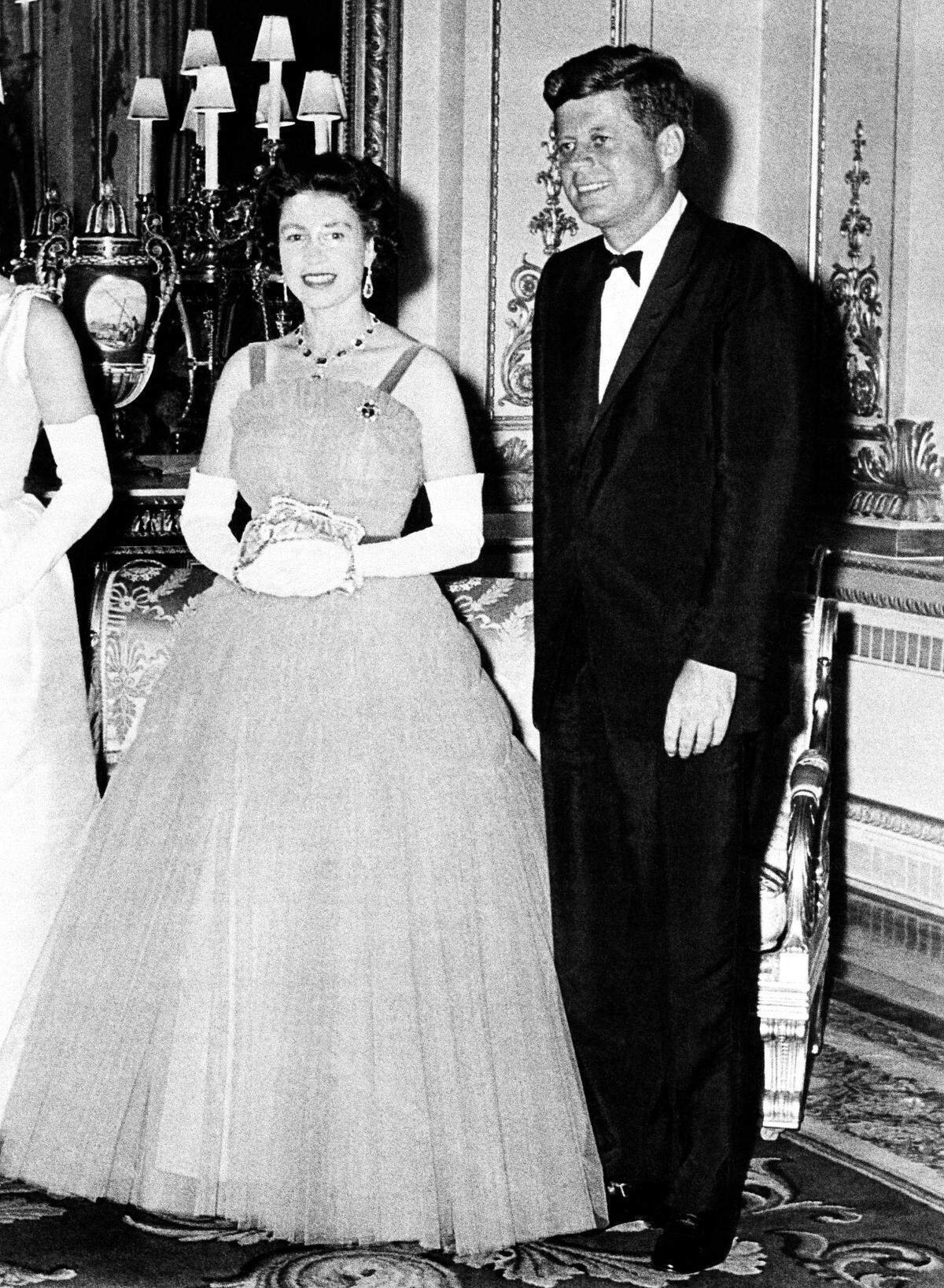 Queen Elizabeth 11 and President John Kennedy pose in Buckingham Palace in London June 5, 1961. The Kennedys were guests of the Queen and Prince Philip for dinner at the Palace.