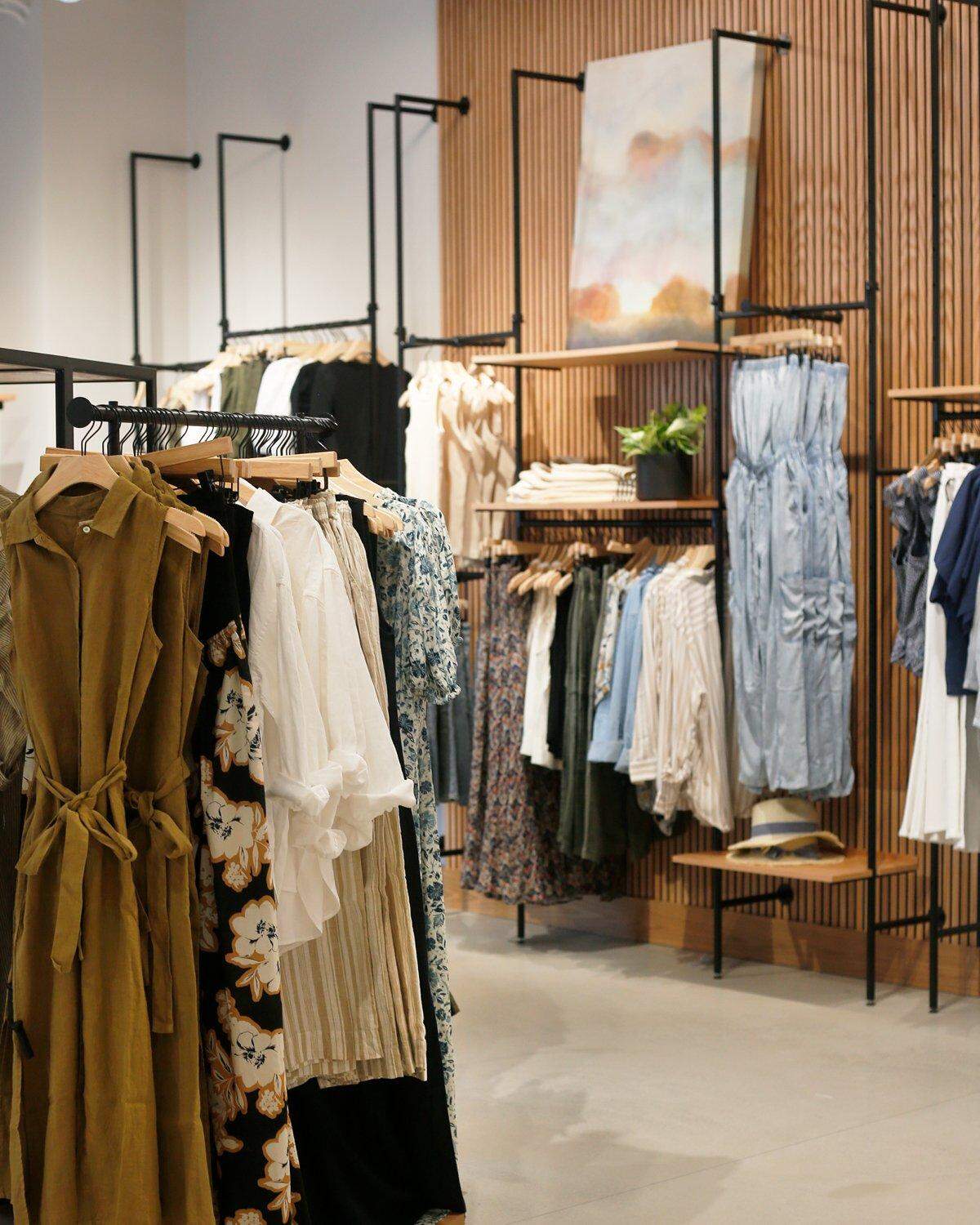 The women’s clothing boutique Evereve offers well-known brands and personal styling.