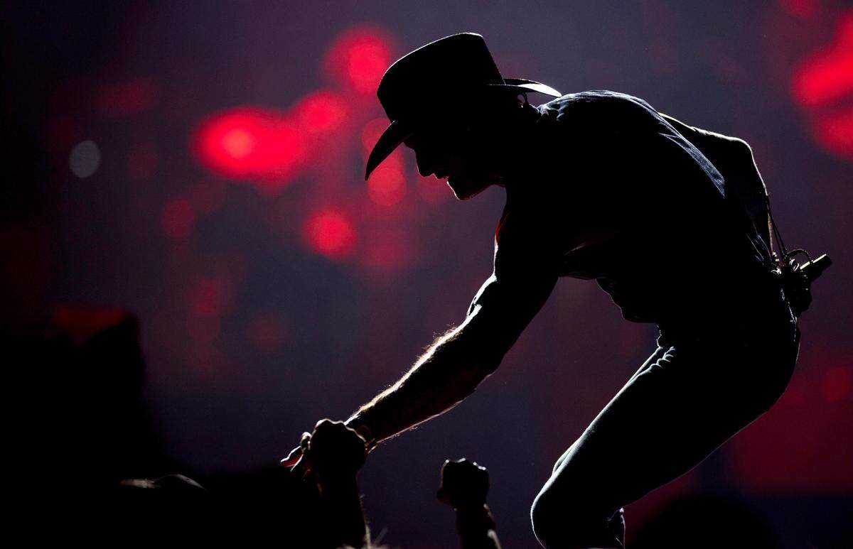 Tim McGraw brings his “Standing Room Only Tour” to Raleigh, N.C.’s PNC Arena, Saturday, June 22, 2024.