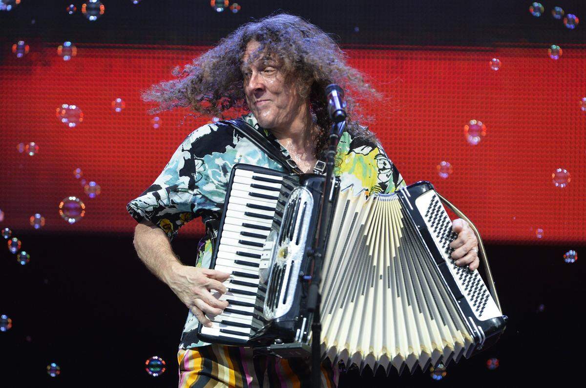 “Weird Al” Yankovic, seen June 18, 2015 at Cary, NC’s Booth Amphitheatre, returns July 13 with the North Carolina Symphony.