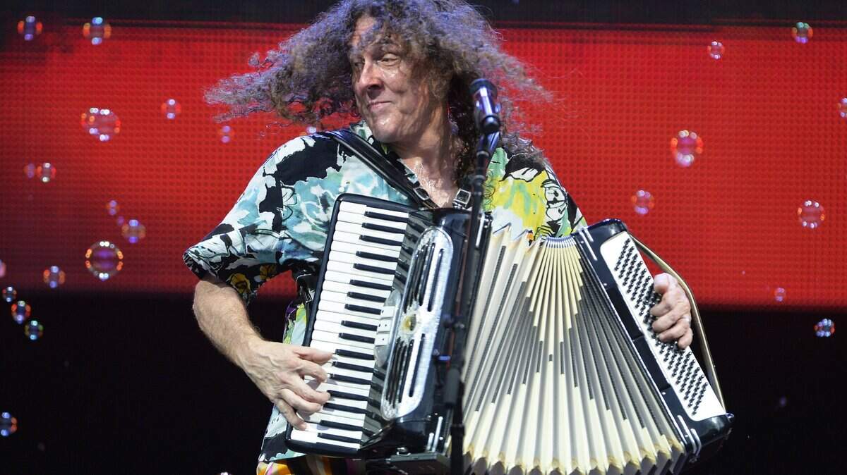 “Weird Al” Yankovic, seen June 18, 2015 at Cary, NC’s Booth Amphitheatre, returns July 13 with the North Carolina Symphony. He will play his classics on the Strings Attached tour featuring his original band, costumes, props, a video wall and – for the first time – background singers and the North Carolina Symphony.
