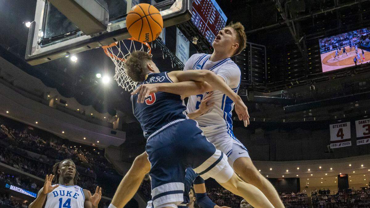 Accustomed to blowouts, No. 1 Duke needed clutch plays down the stretch to beat Arizona