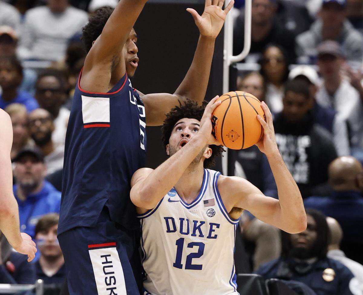 Duke’s Cameron Boozer (12) works against UConn's Tarris Reed Jr. (5) during the first half of Duke’s game against Connecticut in the NCAA Men’s Tournament East Regional Final at Capital One Arena in Washington, D.C., Sunday, March 29, 2026.