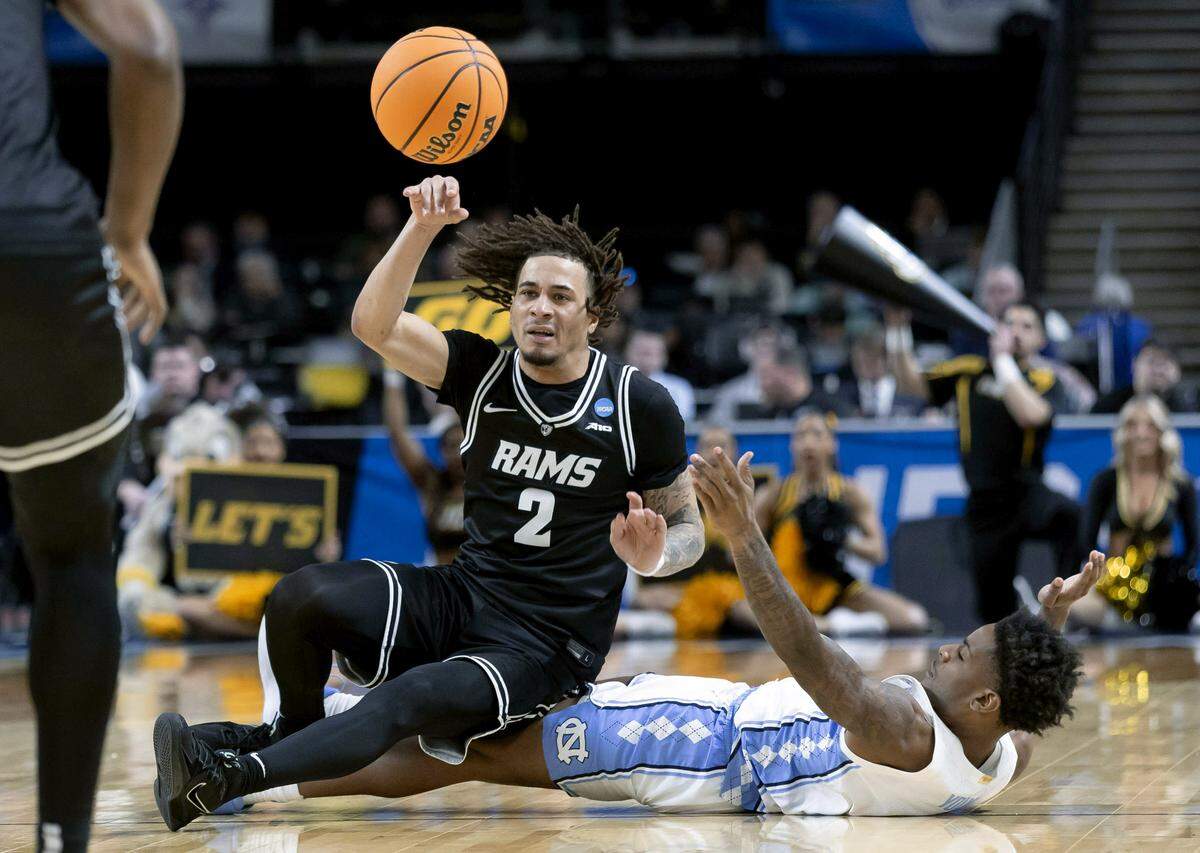VCU guard Jadrian Tracey (2) recovers a loose ball from North Carolina guard Jaydon Young (4) in the first half on Thursday, March 18, 2026, during the first round of the NCAA Tournament at Bon Secours Arena in Greenville, S.C.