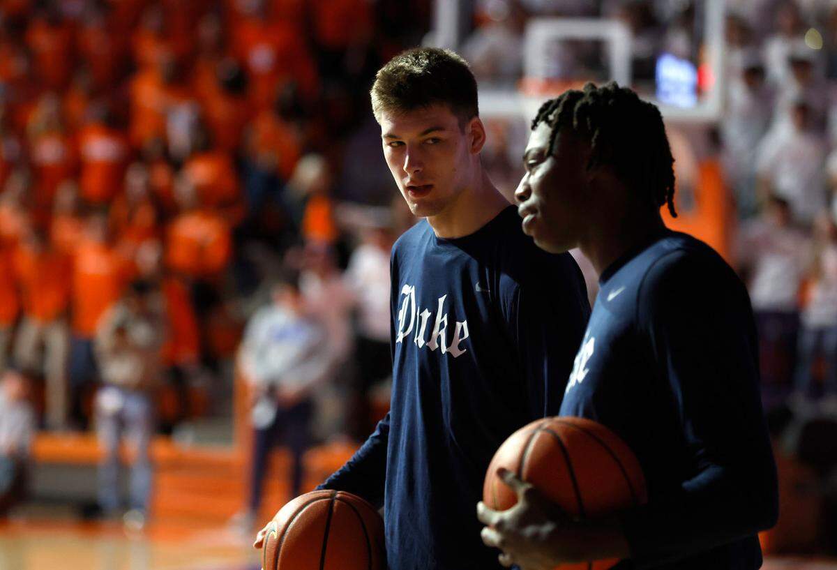 Duke’s Kyle Filipowski (30) talks with Mark Mitchell (25) as they warmup before Duke’s game against Clemson at Littlejohn Coliseum in Clemson, S.C., Saturday, Jan. 14, 2023.