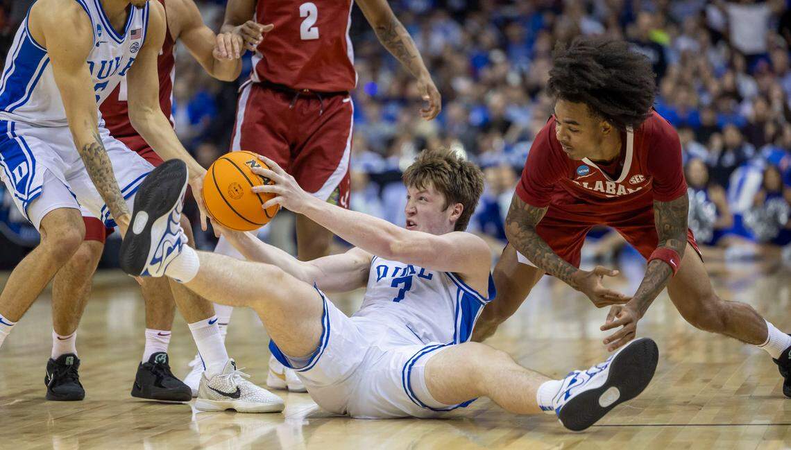 While former Duke star Kon Knueppel (7) is primarily known for his shooting, he also comes up with a lot of loose balls.