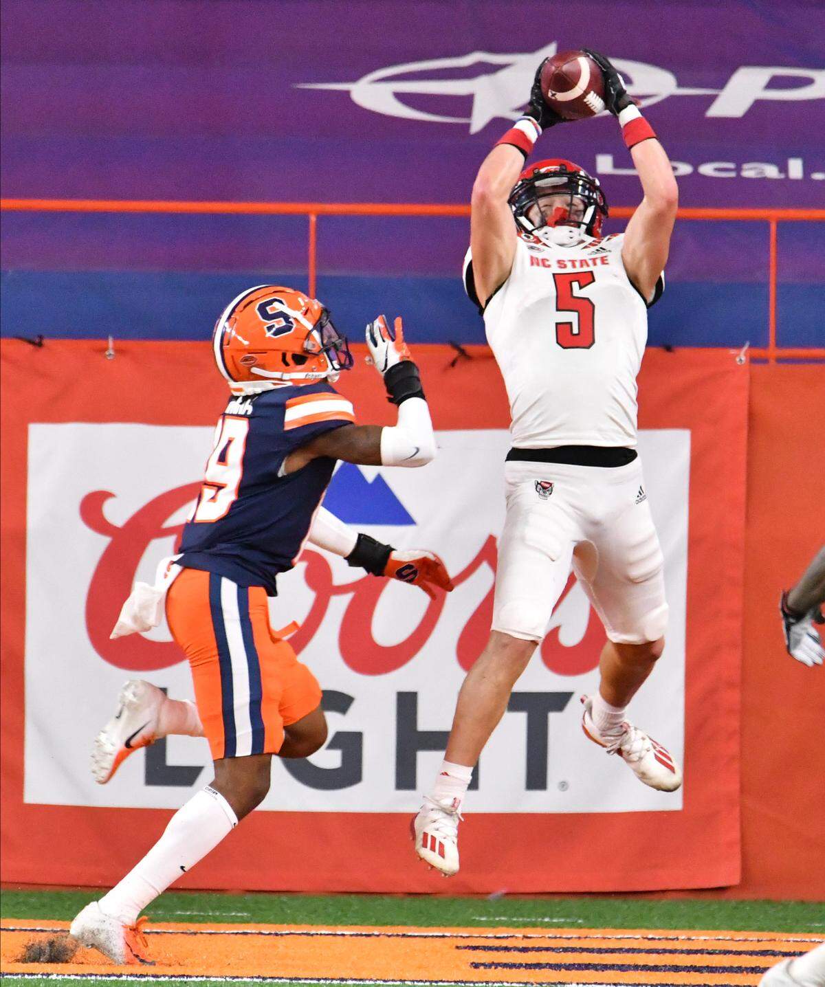 North Carolina State Wolfpack wide receiver Thayer Thomas (5) catches a touchdown pass in front of Syracuse Orange defensive back John Sweetwood (29) in the second quarter at the Carrier Dome.