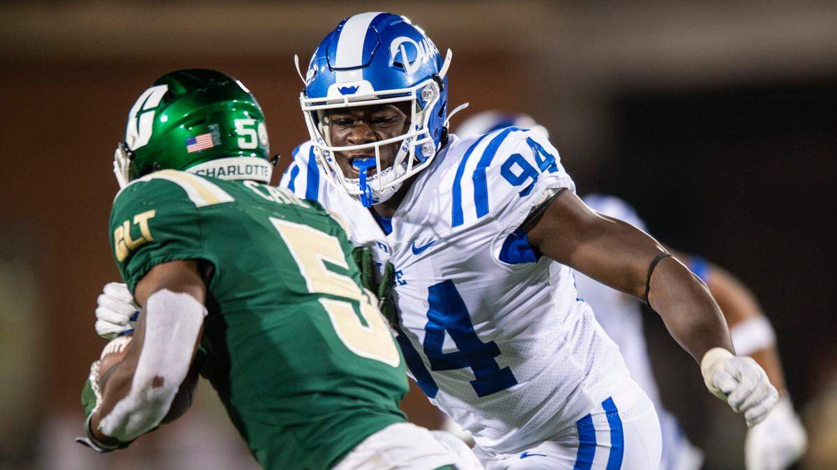 Dukes defensive end, R.J. Open, right, runs toward Charlotte 49ers Calvin Camp during the game at Jerry Richardson Stadium on Friday, September 3, 2021 in Charlotte, NC.