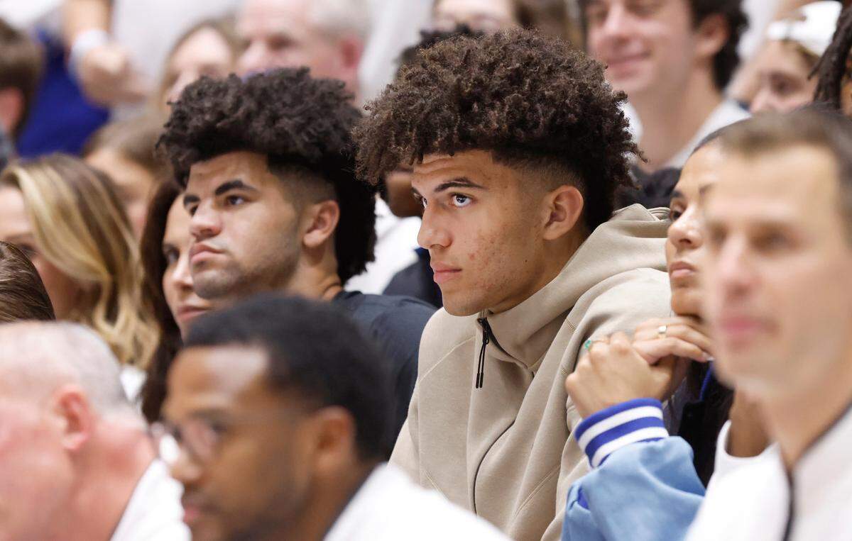 Cameron Boozer, center, and Cayden Boozer watch during the second half of Arizona’s 78-73 victory over Duke at Cameron Indoor Stadium in Durham, N.C., Friday, Nov. 10, 2023.