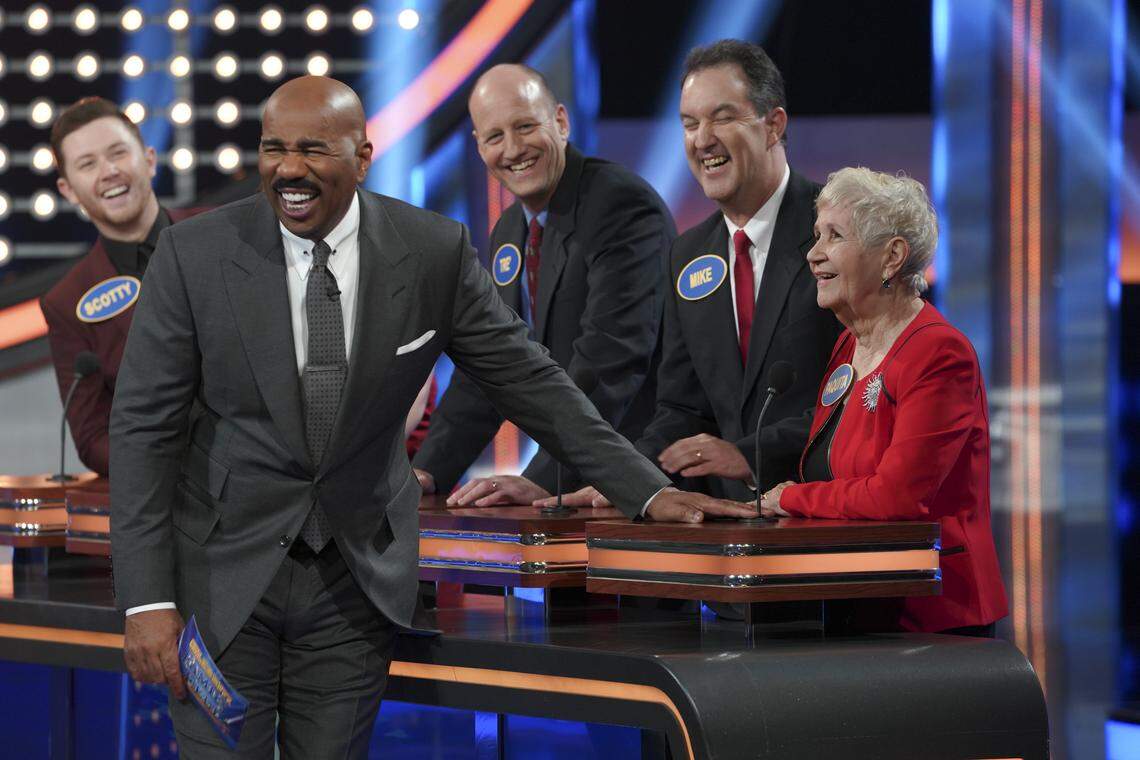 It’s Scotty McCreery vs. Chris Kattan on Sunday’s episode of “Celebrity Family Feud.” (L-R): Scotty McCreery, Steve Harvey, Merrick Anthony Dugal III, Michael Porterfield McCreery and Paquita Rivera McCreery.