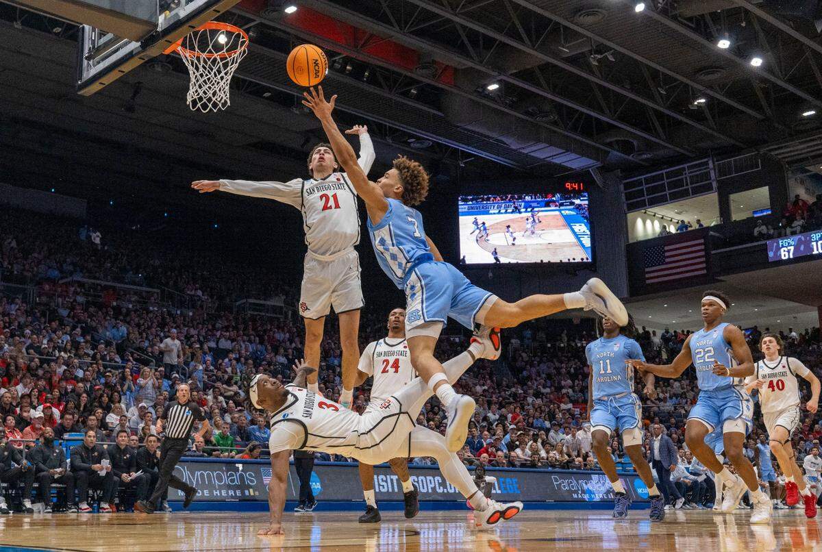 North Carolina guard Seth Trimble (7) drives to the basket against San Diego State’s Wayne McKinney III (3) and Miles Byrd (21) in the first half during the NCAA First Four on Tuesday, March 18, 2025 at the University of Dayton Arena in Dayton, Ohio.