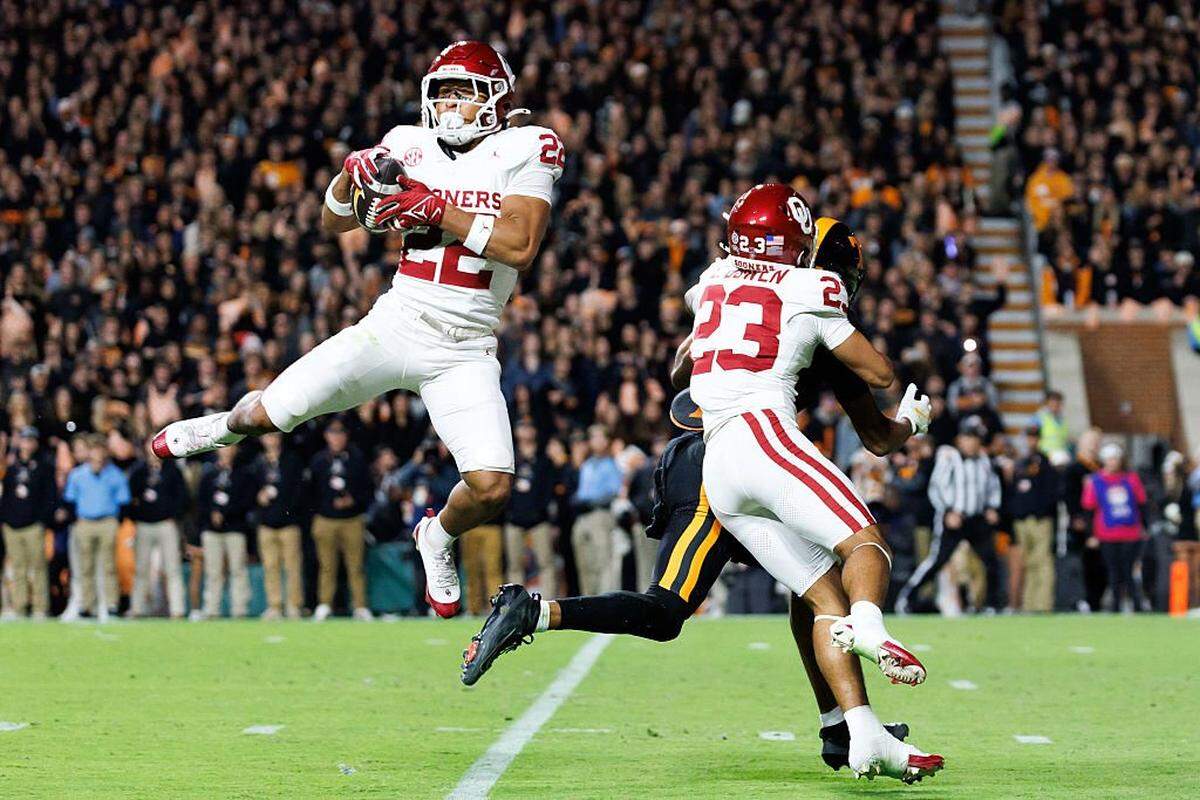 Peyton Bowen (22) of the Oklahoma Sooners intercepts a pass against the Tennessee Volunteers in the first half at Neyland Stadium on November 01, 2025 in Knoxville, Tennessee.