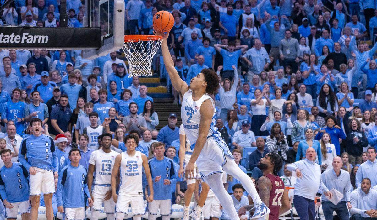 North Carolina’s Seth Trimble (7) scores on a fast break to tie Florida State 56-56, overcoming a fourteen point deficit in the second half on Saturday, December 2, 2023 at the Smith Center in Chapel Hill, N.C.