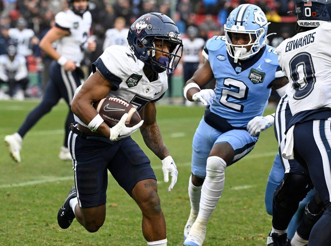 Connecticut Huskies running back Mel Brown (7) runs the ball against the North Carolina Tar Heels during the first half at Fenway Park.
