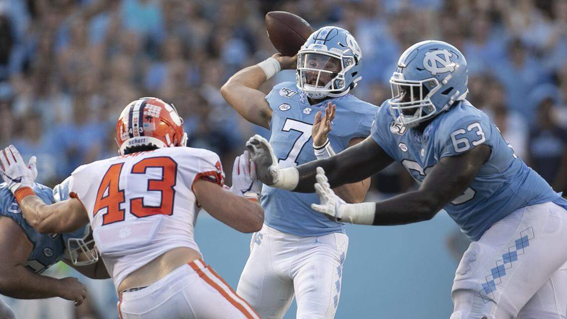 North Carolina quarterback Sam Howell (7) looks for receiver Toe Groves on the Tar Heels’ final drive of the game, picking up seven yards and a first down on Saturday, September 28, 2019 at Kenan Stadium in Chapel Hill, N.C. Howell was 15-27 for 144 yards and two touchdowns in the Tar Heels’ 21-20 loss to Clemson.