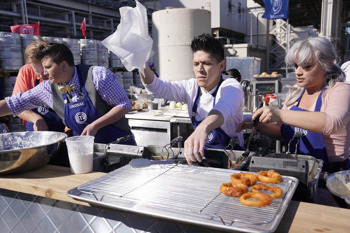 Juni Cuevas, center, in the Gordon Ramsay Masterclass episode of "MasterChef."