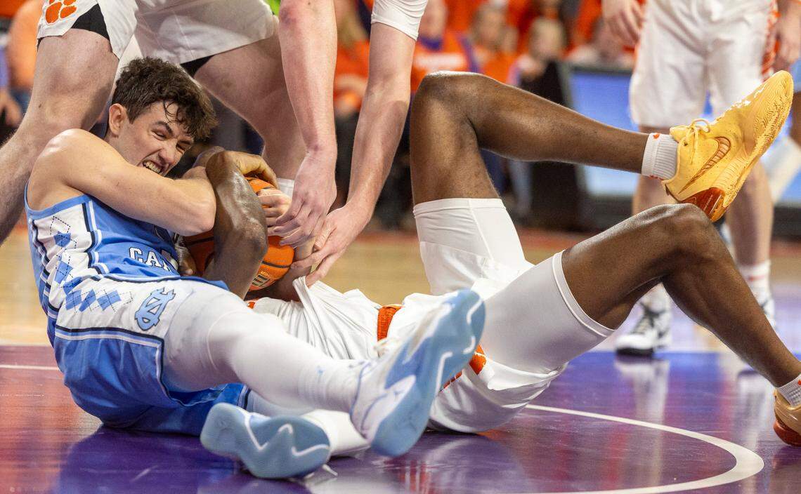 North Carolina’s Cormac Ryan (3) battles for a loose ball with Clemson’s Chauncey Wiggins (21) in the first half on Saturday, January 6, 2024 at Littlejohn Coliseum in Clemson, S.C.