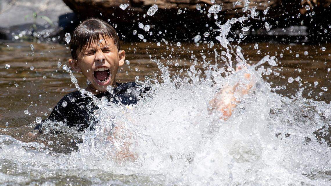 16 tips for surviving in hot weather — even without an air conditioner
