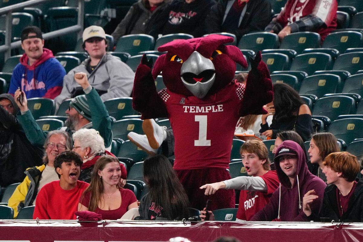 Oct 20, 2023; Philadelphia, Pennsylvania, USA; The Temple Owls mascot performs during the second half against the SMU Mustangs at Lincoln Financial Field. Mandatory Credit: Gregory Fisher-USA TODAY Sports