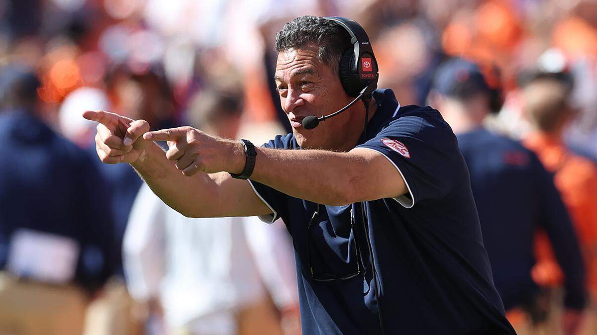 Syracuse offensive coordinator Robert Anae reacts after Syracuse scored a touchdown during the Orange’s game against Clemson in October 2022.