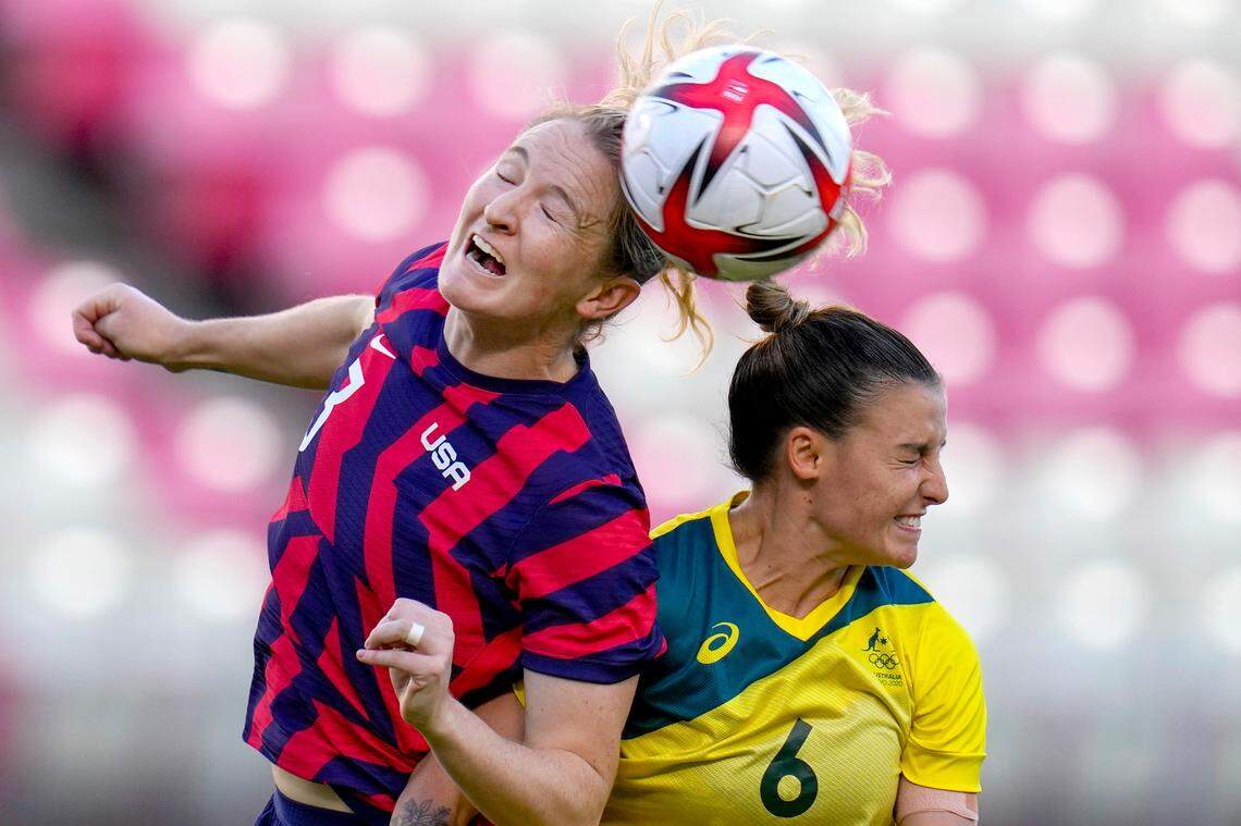 United States’ Samantha Mewis, left, and Australia’s Chloe Logarzo go for a header in the women’s bronze medal soccer match at the 2020 Summer Olympics, Thursday, Aug. 5, 2021, in Kashima, Japon. Mewis plays with the Carolina Courage in Cary, North Carolina.