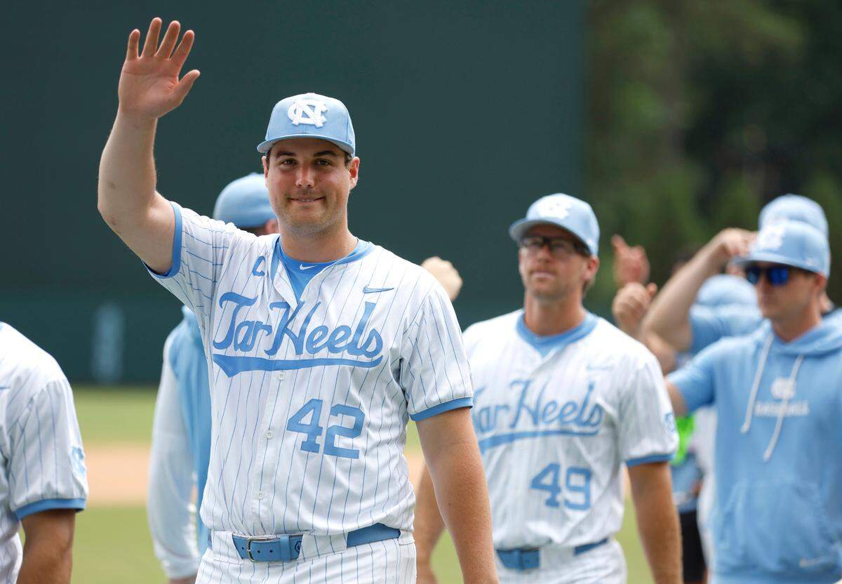 North Carolina’s Jake Knapp (42) acknowledges the crowd after UNCÕs 4-0 victory over Holy Cross in the Chapel Hill Regional at Boshamer Stadium in Chapel Hill on Friday, May 30, 2025.