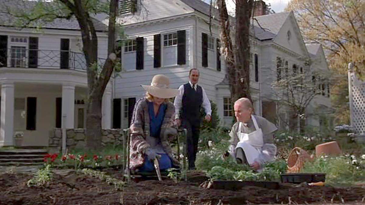 Faye Dunaway, left, and Robert Duvall, center, in the 1990 movie “The Handmaid’s Tale,” filmed at 1810 Cedar St. in Durham.