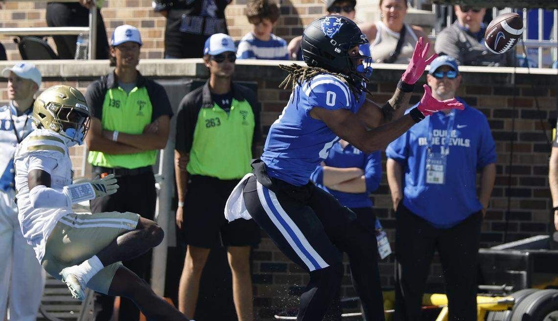 Duke’s Landen King (0) pulls in a 20-yard touchdown reception during the first half of Duke’s game against Georgia Tech at Wallace Wade Stadium in Durham, N.C., Saturday, Oct. 18, 2025.