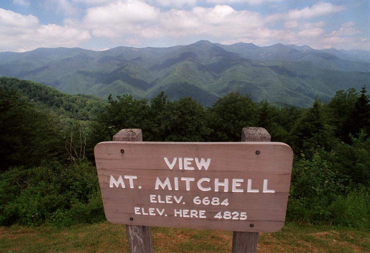 A view of Mount Mitchell from the Blue Ridge Parkway.