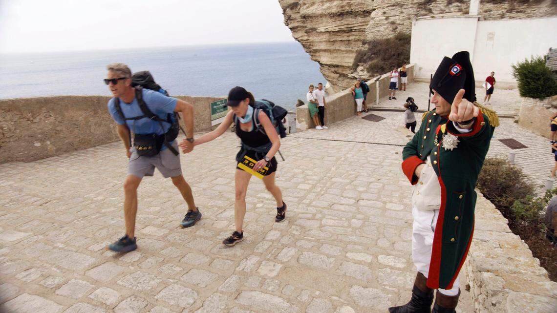 Penn and Kim Holderness on the Feb. 9, 2022, episode of “The Amazing Race.”