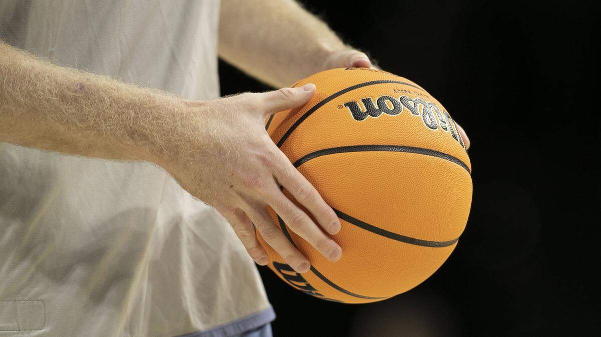 North Carolinas Brady Manek (45) checks the grip of the NCAA Wilson basketball during the Tar Heels open practice on Thursday, March 24, 2022 at Wells Fargo Center in Philadelphia, Pa.