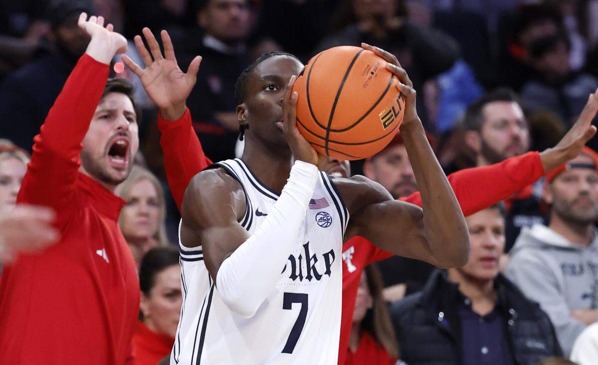 Duke’s Dame Sarr (7) lines up for a three-pointer during the first half of Duke’s game against Texas Tech in the SentinelOne Classic at Madison Square Garden in New York City, N.Y., Saturday, Dec. 20, 2025.
