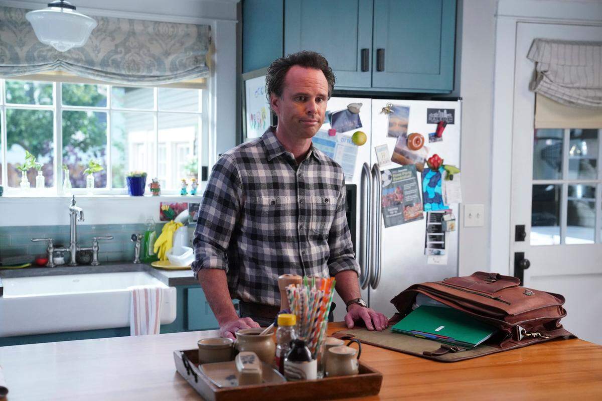 Wade, played by Walton Goggins, stands in front of a refrigerator with a Raleigh magnet on the CBS show “The Unicorn.”