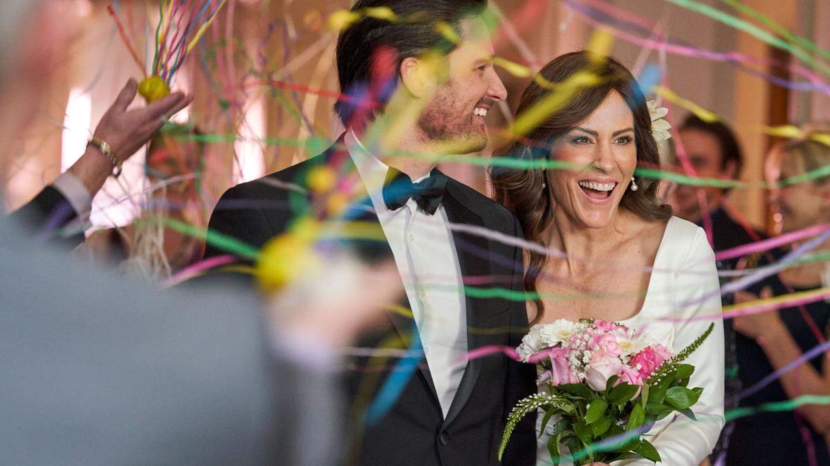 Warren Christie, left, as Fotis Dulos and Annabeth Gish as Jennifer Dulos in “Gone Mom: The Disappearance of Jennifer Dulos” on Lifetime.