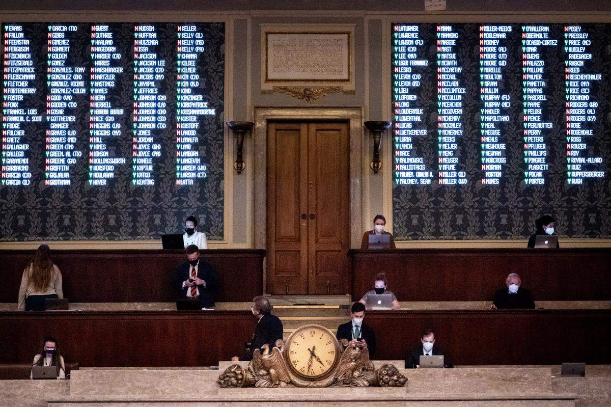 Votes are tracked in the House chamber as the House votes to impeach President Donald Trump for the second time, at the Capitol in Washington on Wednesday, Jan. 13, 2021. The House on Wednesday impeached President Trump for inciting a violent insurrection against the United States government, as 10 members of the presidentÕs party joined Democrats to charge him with high crimes and misdemeanors for an unprecedented second time.