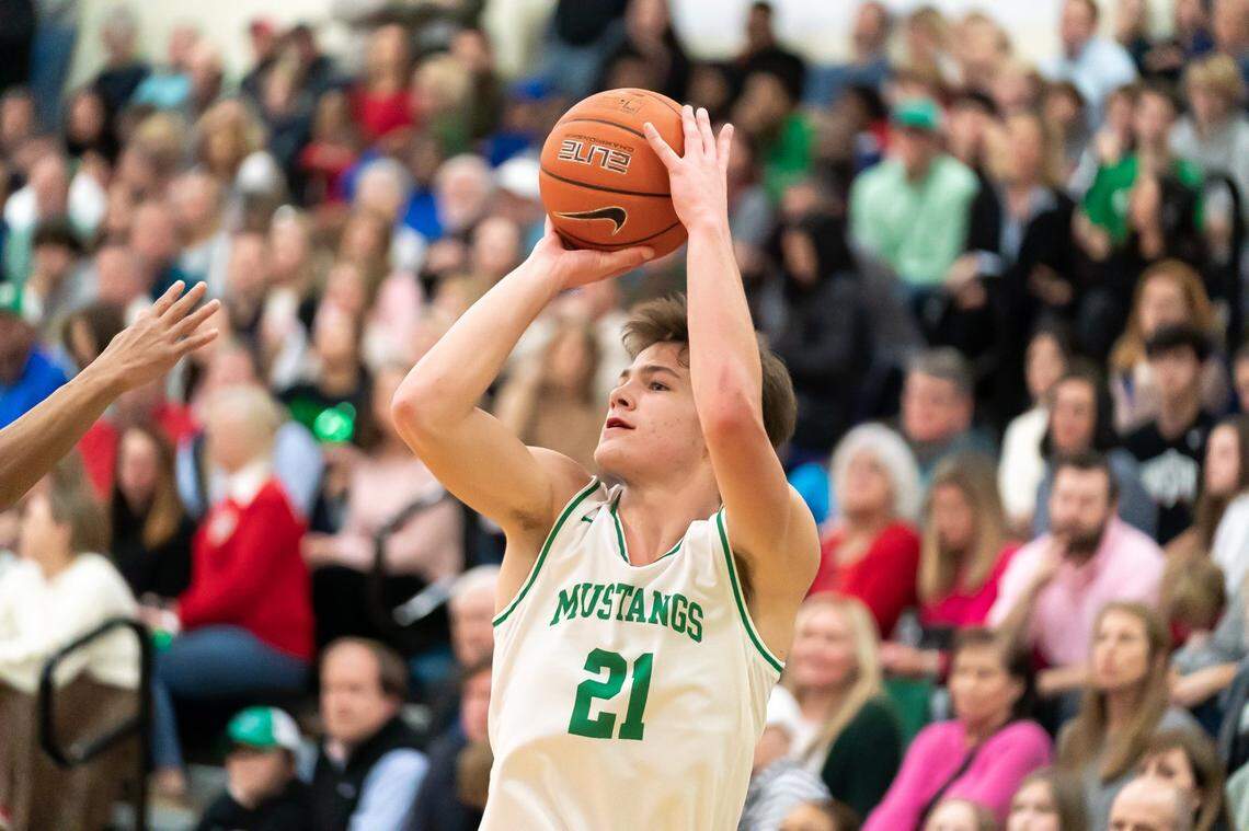 Myers Park's Drake Maye (21) pulls up for the 3-point shot attempt. Myers Park would host Independence Friday February 14, 2019.