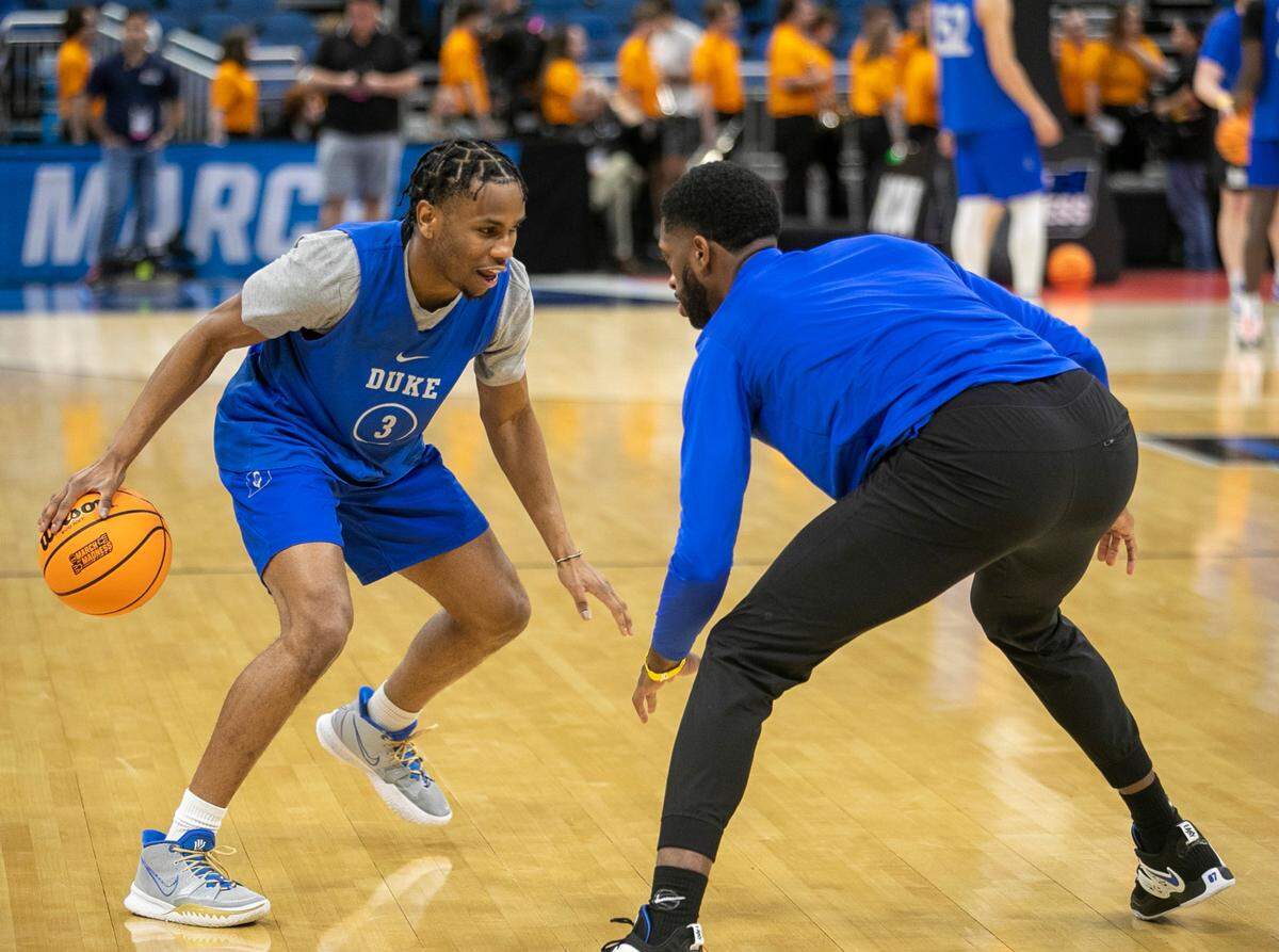 Duke’s Jeremy Roach (3) squares off against assistant coach Amile Jefferson during the Blue Devils’ practice on Wednesday, March 15, 2023 at the Amway Center in Orlando, Fla.